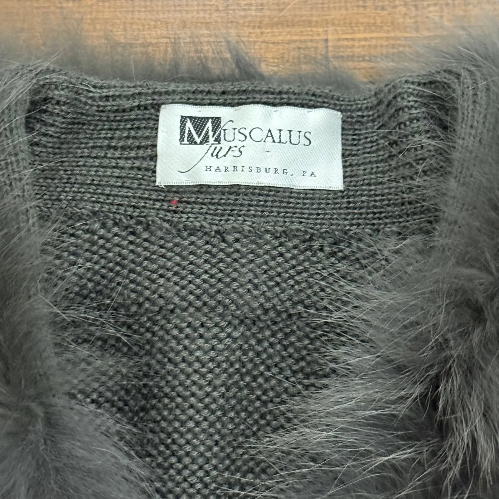 Muscalus Furs Gray Knit Capelet Fox Fur Collar Button Closure Elegant Small - Image 3