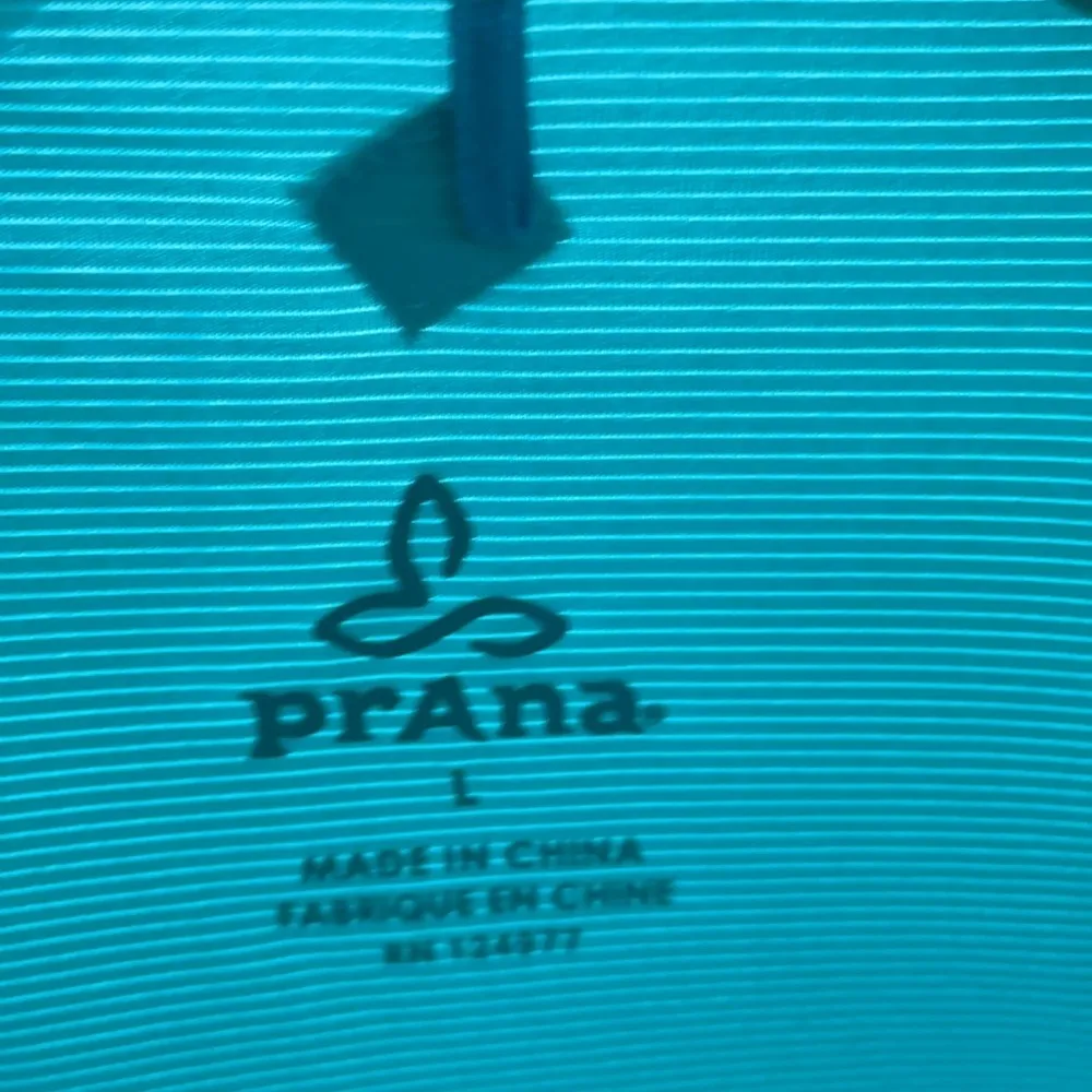 PrAna green geometric long sleeve mesh workout shirt size large - Image 6