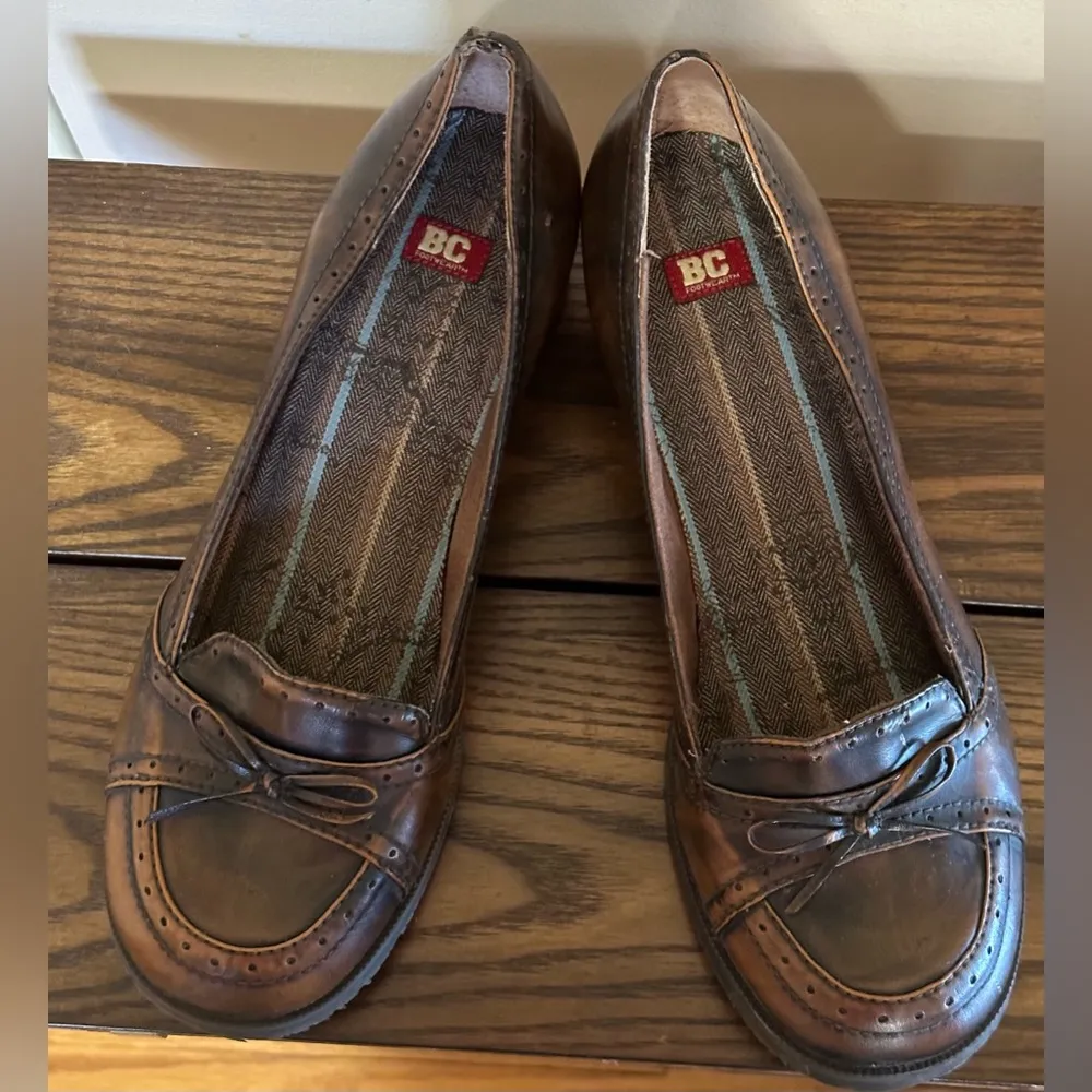 BC Footwear BC FootWare Brown Vintage Style Block Small Heel Round  Toe With Small Bow Sz 9. - Image 2