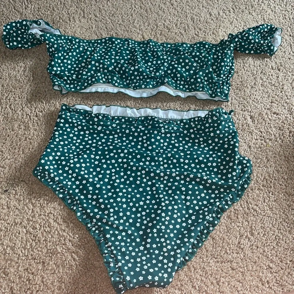 SHEIN green and white Floral Ruffled Bikini Set size medium high waisted - Image 6