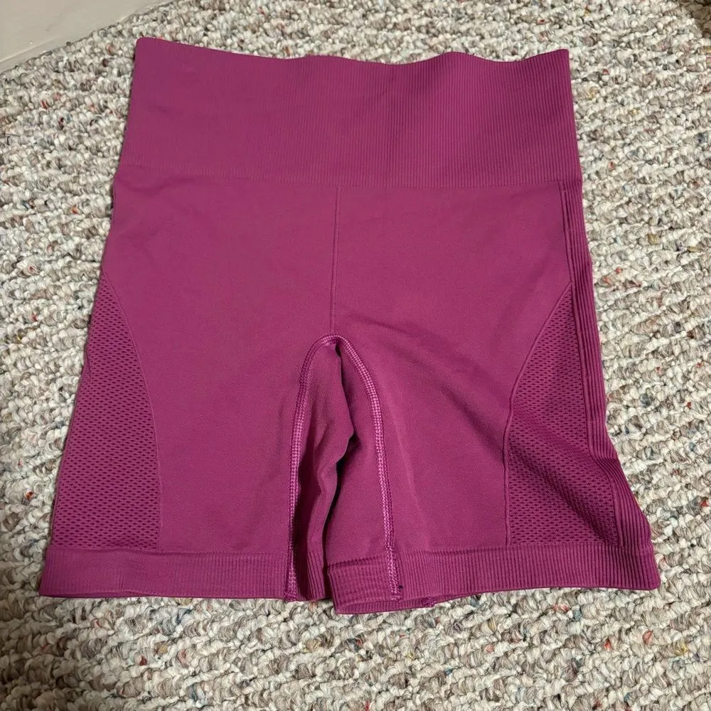 Lululemon Sculpt Short Ultra Violet- Size Small - Image 4