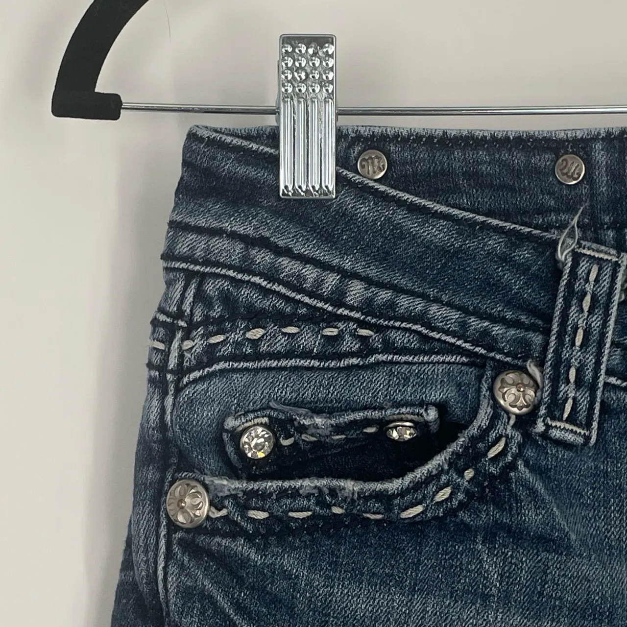 Miss Me JW5306M Women's Blue Mid Rise Signature Bermuda Denim Shorts Size 27‎ - Image 7