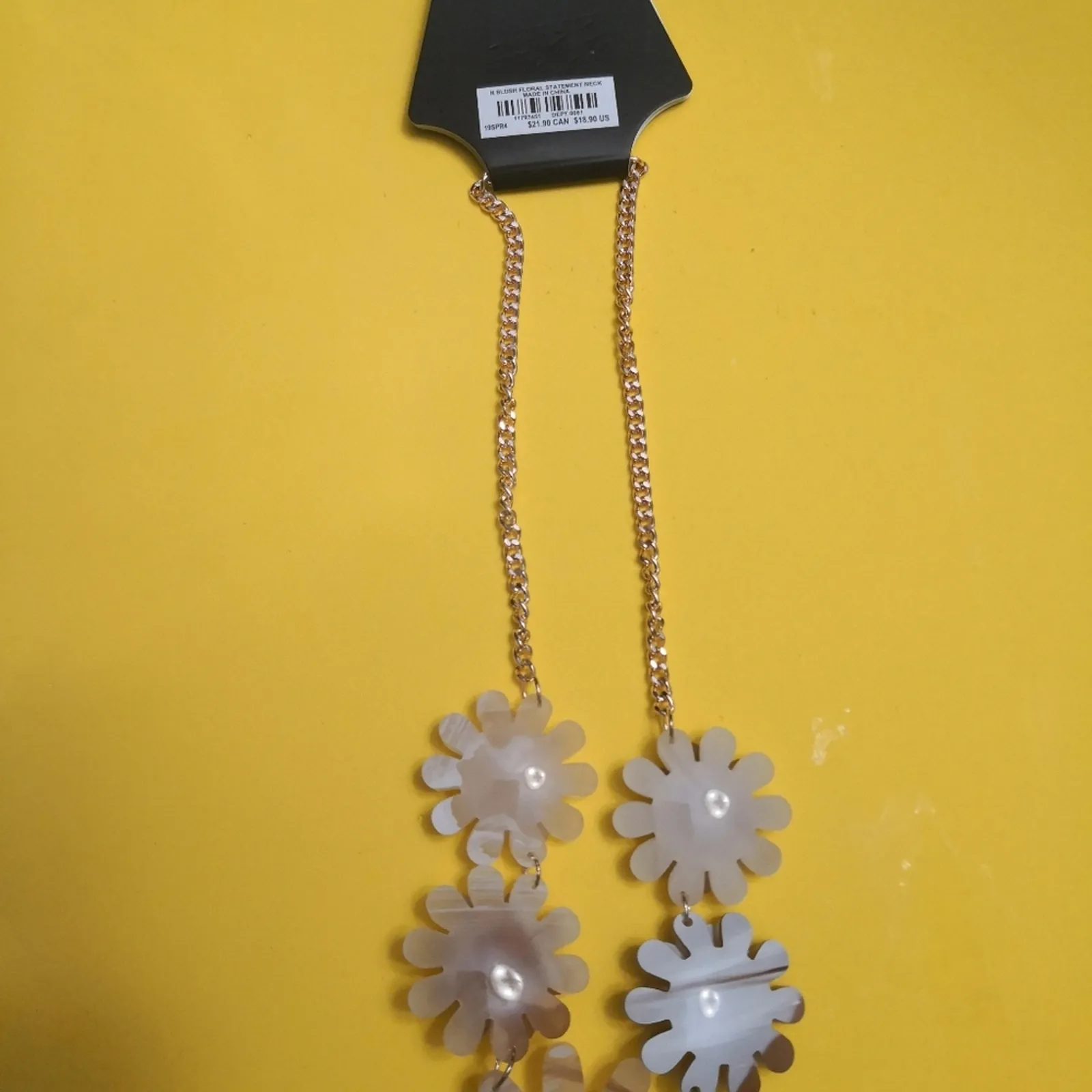 Torrid Blush Flower Statement Necklace NEW Jewelry Holiday Coquette Girl Fairy - Image 3