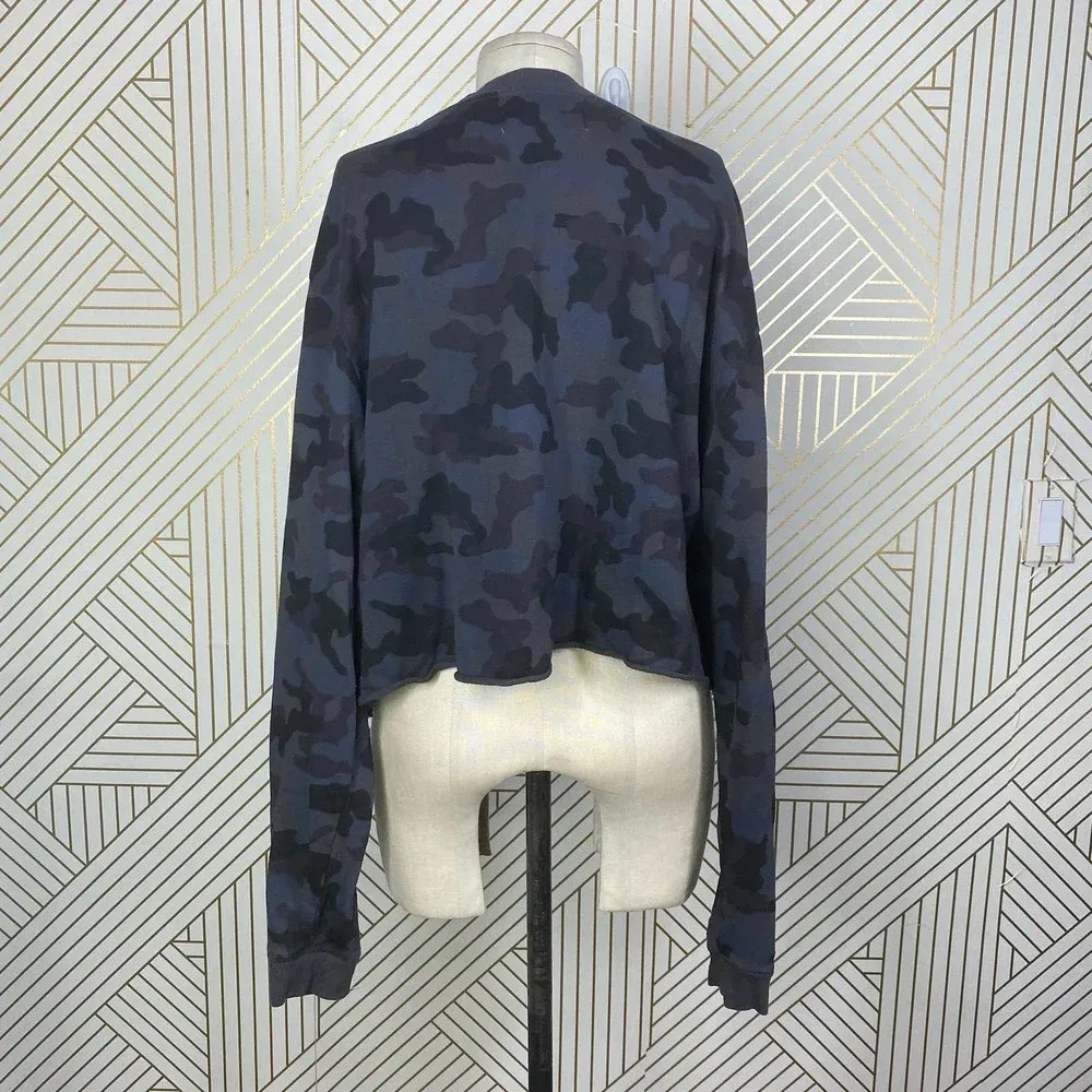 SoulCycle Casey Cropped Camo Print Sweatshirt Black Gray Size US Large‎ - Image 9
