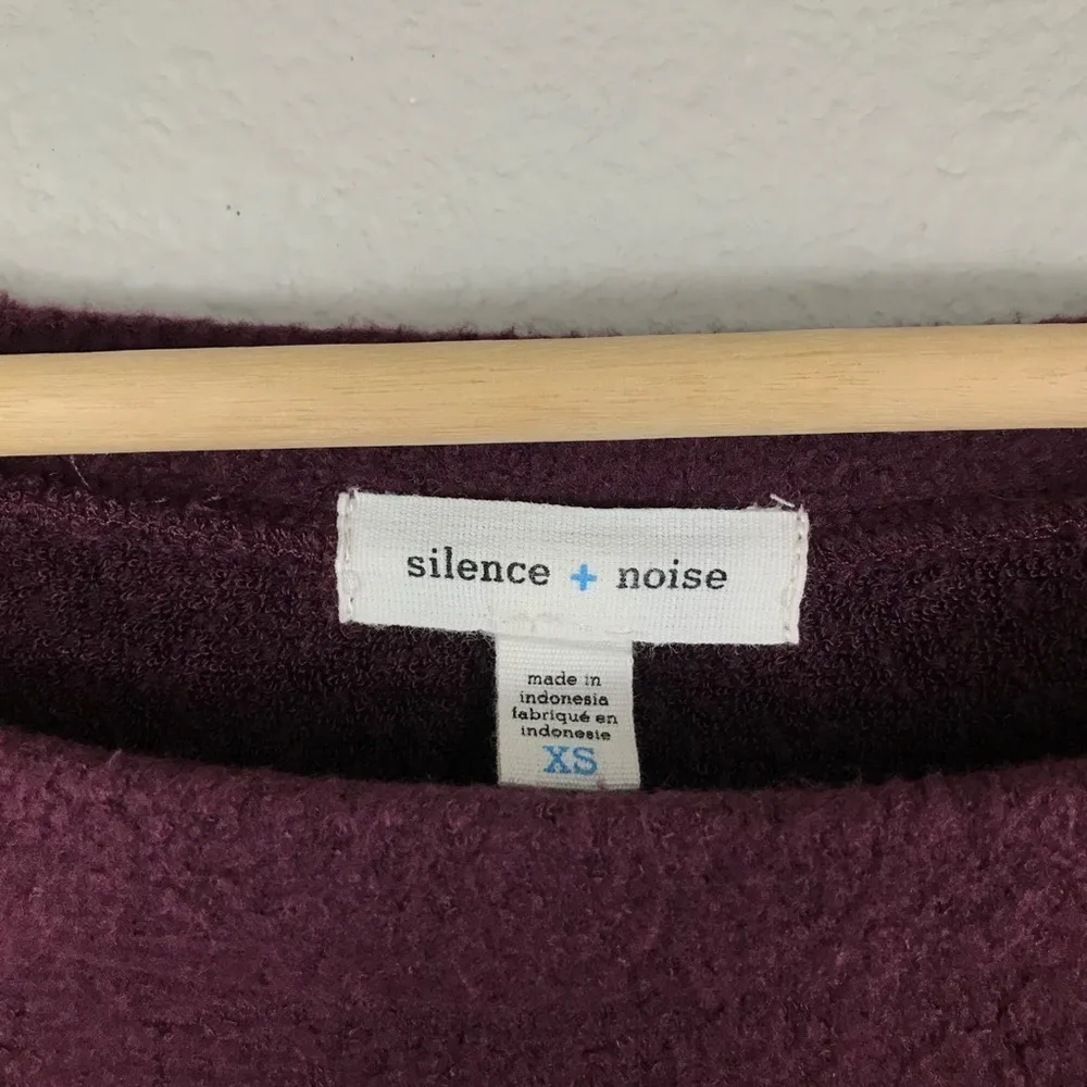 UO Silence + Noise Aimee Shirttail Pullover - Image 5