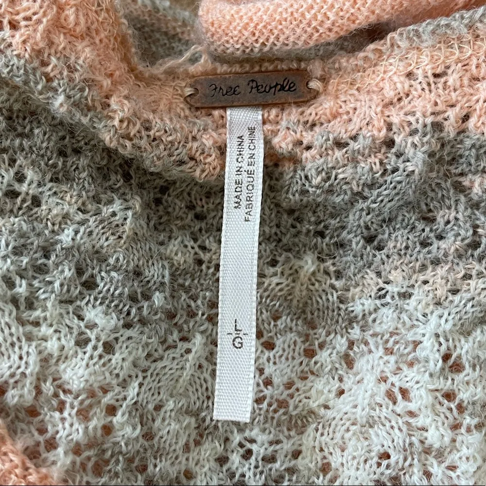 Free People Scoop neck Long Sleeve High Low Sweater Size Large - Image 3