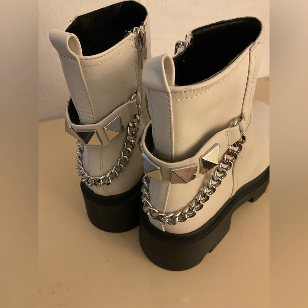 Marc Fisher women white leather Chelsea Waty boots size 9.5 - Image 6