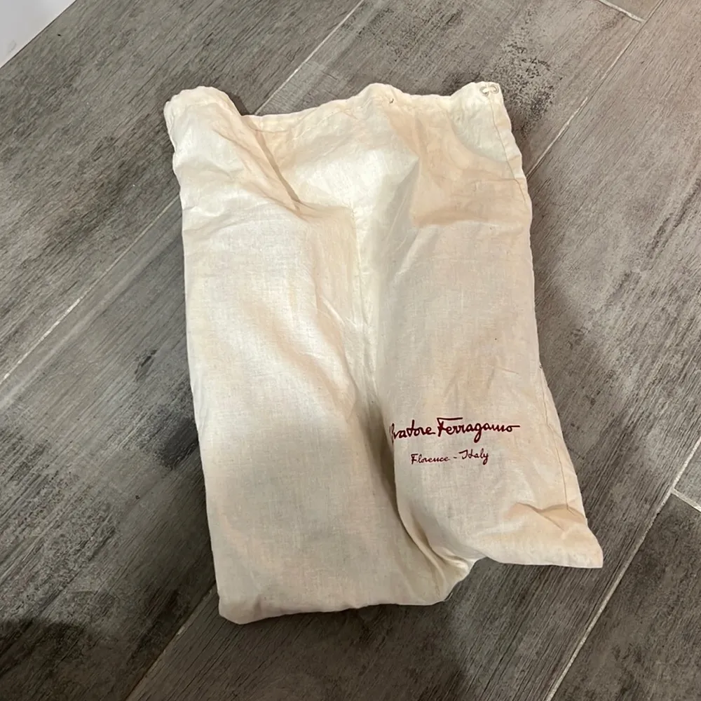 Salvatore Ferragamo purple and white sequin Bow Embellished Ballet Flats. 7.5. - Image 7