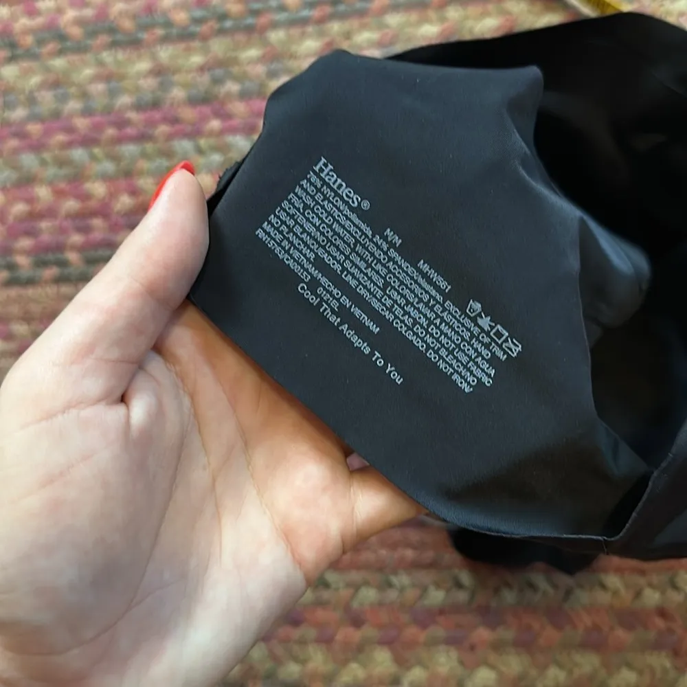 Hanes NWT  SMOOTHTEC SEAMLESS BLACK BRA - Image 4