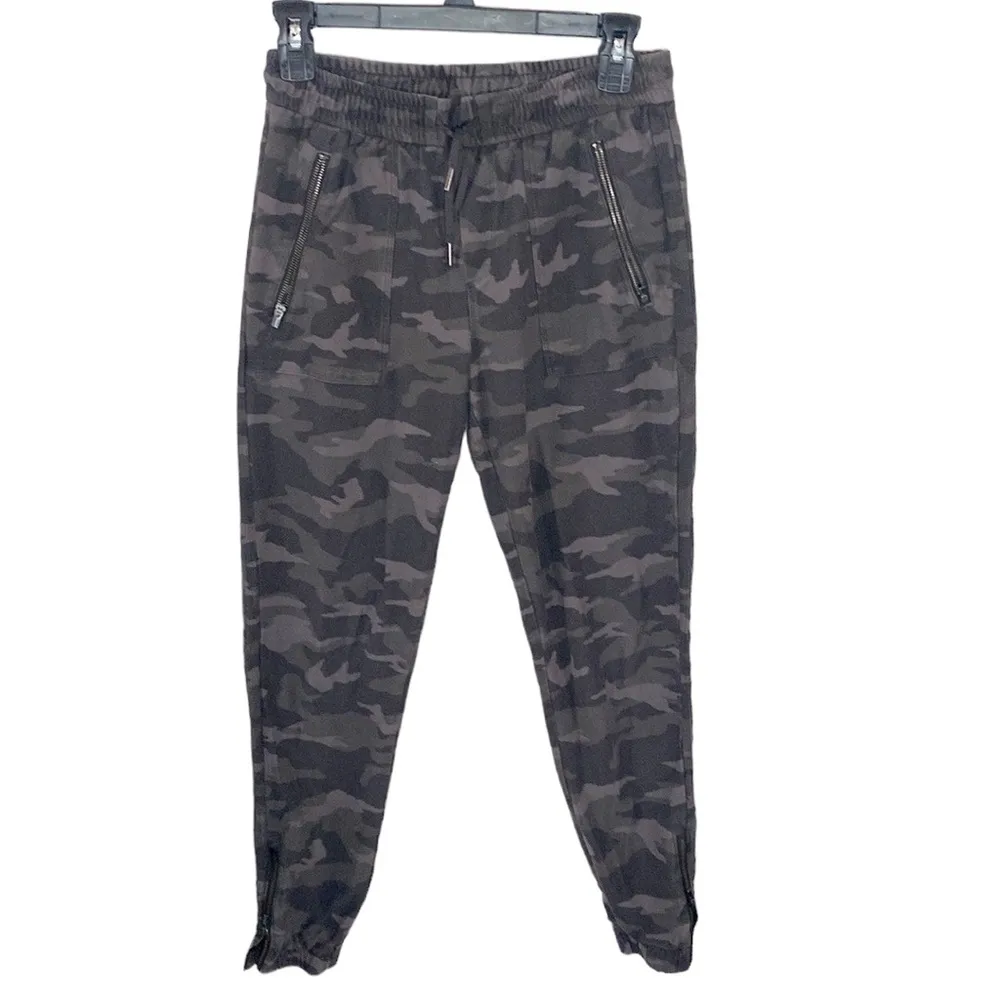 Athleta Farallon Pants in Olive Camo size 0 - Image 57