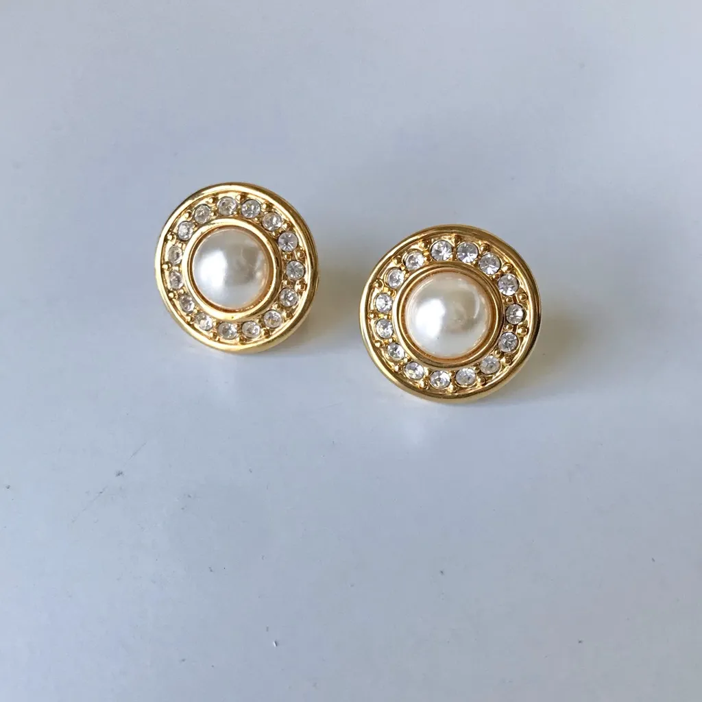Vintage Gold Tone Round Faux Pearl Clip On Earrings - Image 8