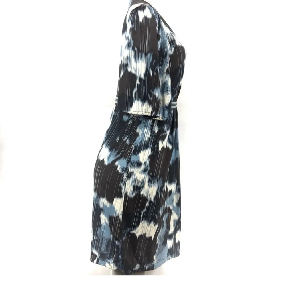 BCBG Max Azria Dress Size Medium Short Sleeve V Neck Career Summer Cocktail - Image 3