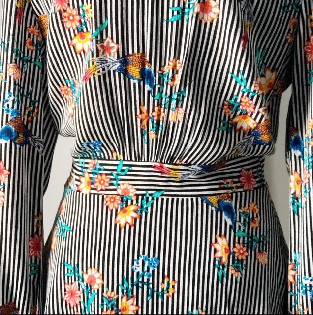 Revolve UO Black White Stripe Floral Hummingbird 3/4-Slv Tie-Front Wrap Top EUC S - Image 9