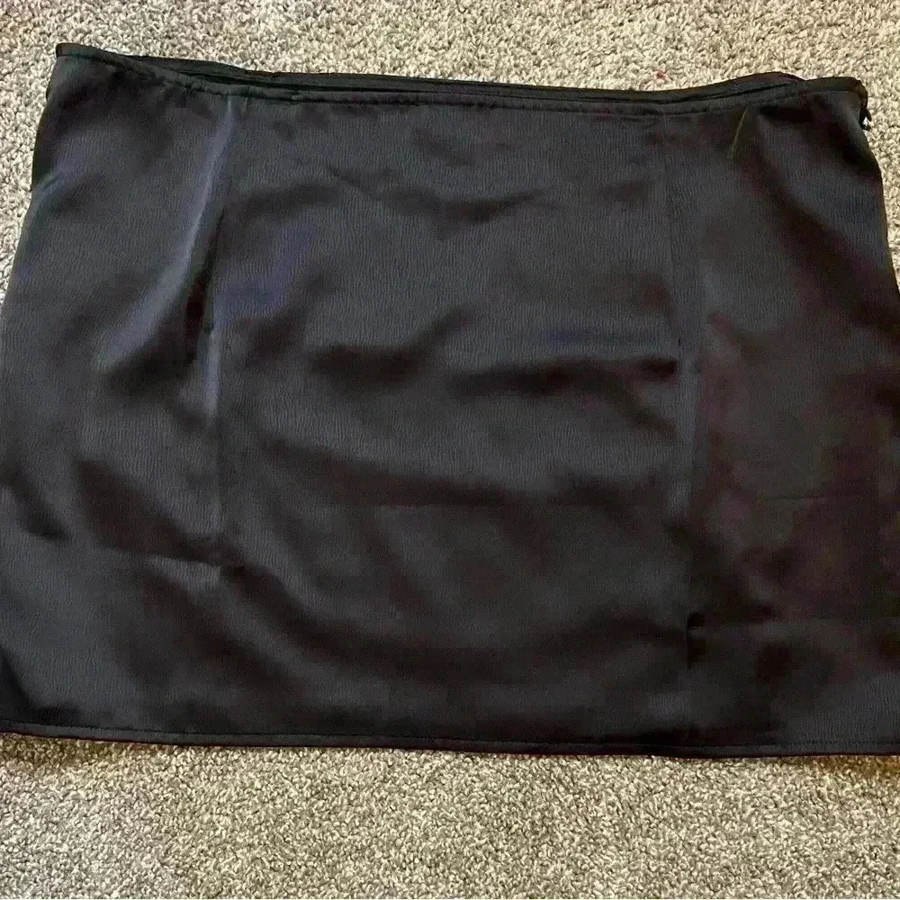 PRETTY LITTLE THING BLACK SATIN MINI SKIRT WITH DIAMANTE TRIMS - Image 5