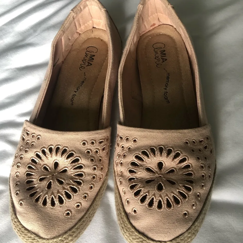 Mia Amore memory foam shoes. Size 7 - Image 4