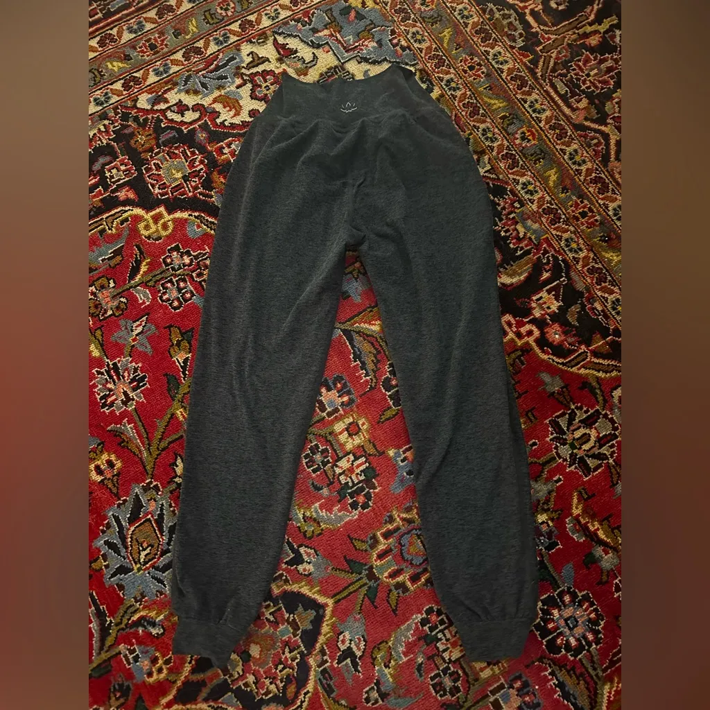 Women's Beyond Yoga Gray Jogger Pants Size XS - Image 4
