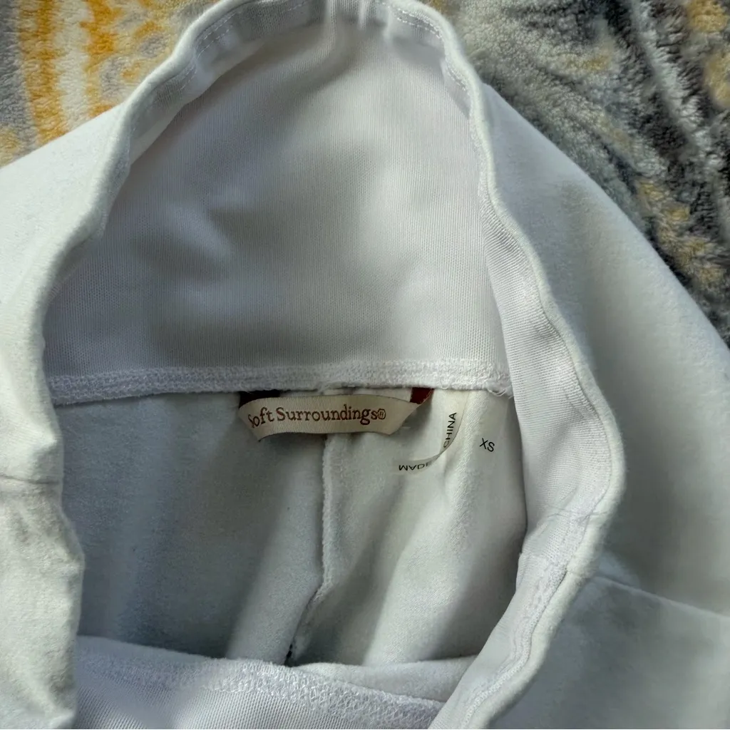 Soft surroundings white cropped leggings size XS - Image 4