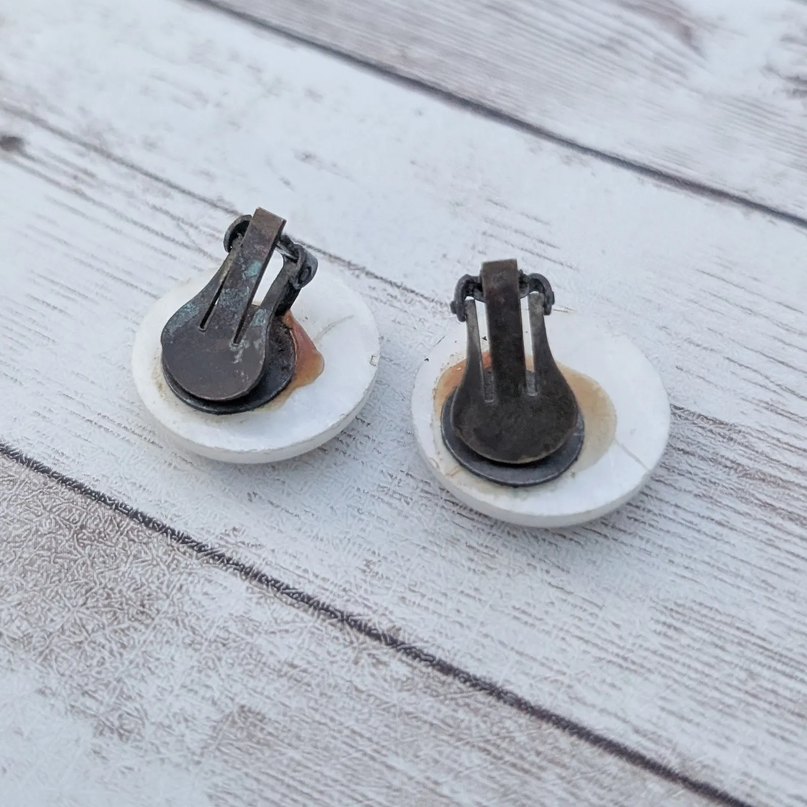 Vintage Clip On Earrings Off White with Slight Pearlescent Finish 7/8" - Image 5