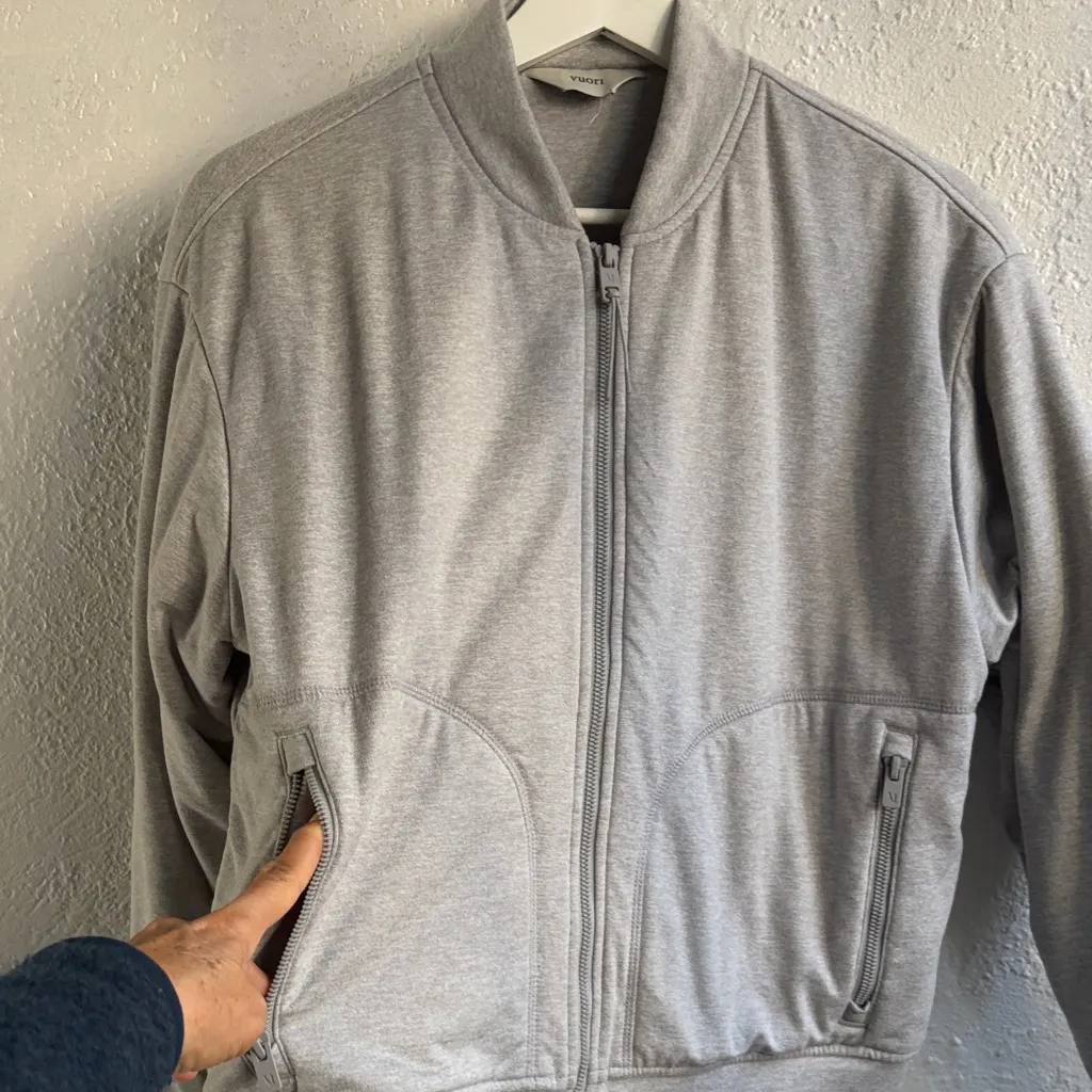 Vuori Gray Zip-Up Jacket - Image 2