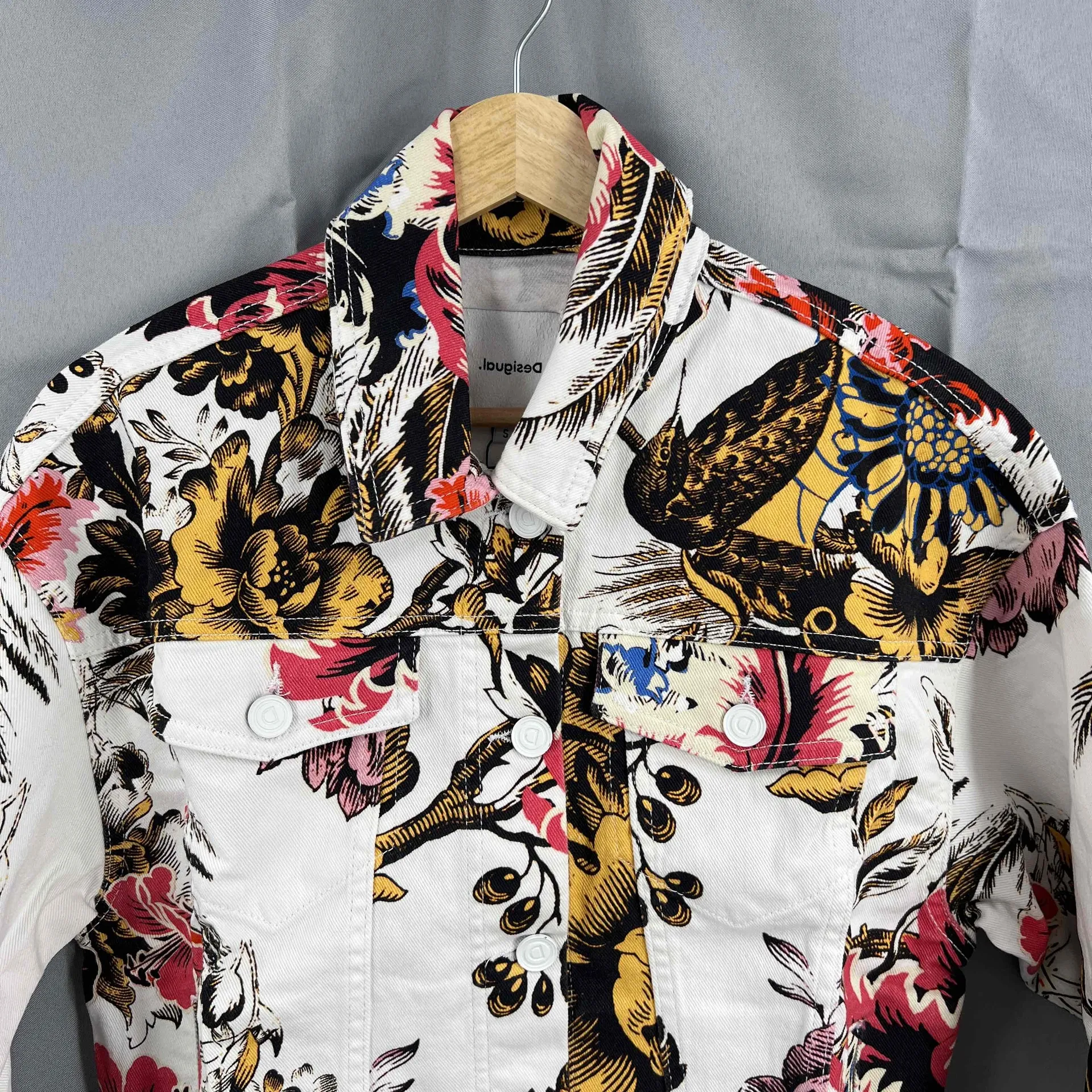 Desigual Denim Jacket White Floral Button Front Womens Size‎ Small New - Image 2