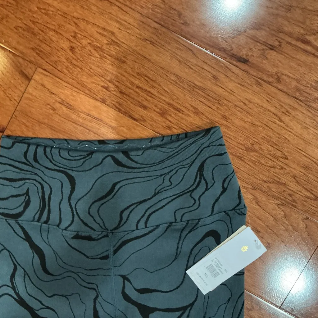 NWT Spiritual Gangster Love Sculpt Jacquard Legging Size M/L - Image 3