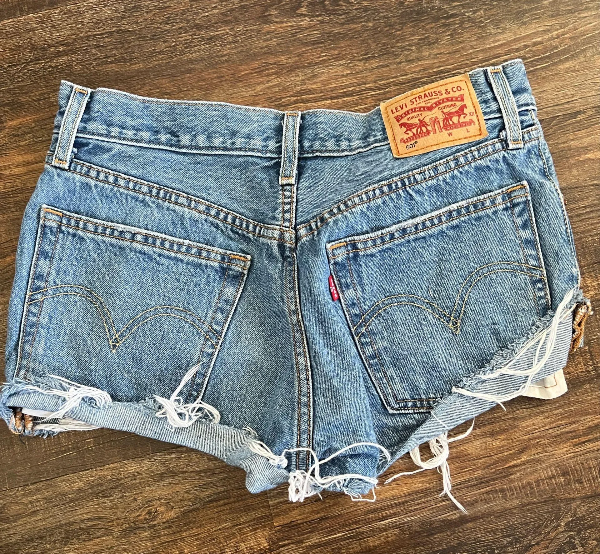 Levi’s 501 Denim Shorts High-Rise/Mid-Rise - Image 2