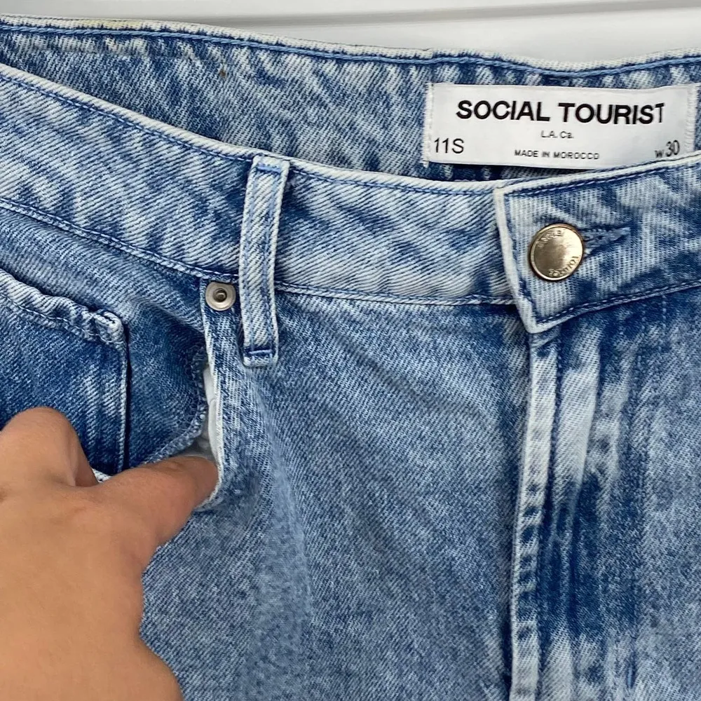 Social Tourist Distressed Boyfriend Jeans Hi - Image 5