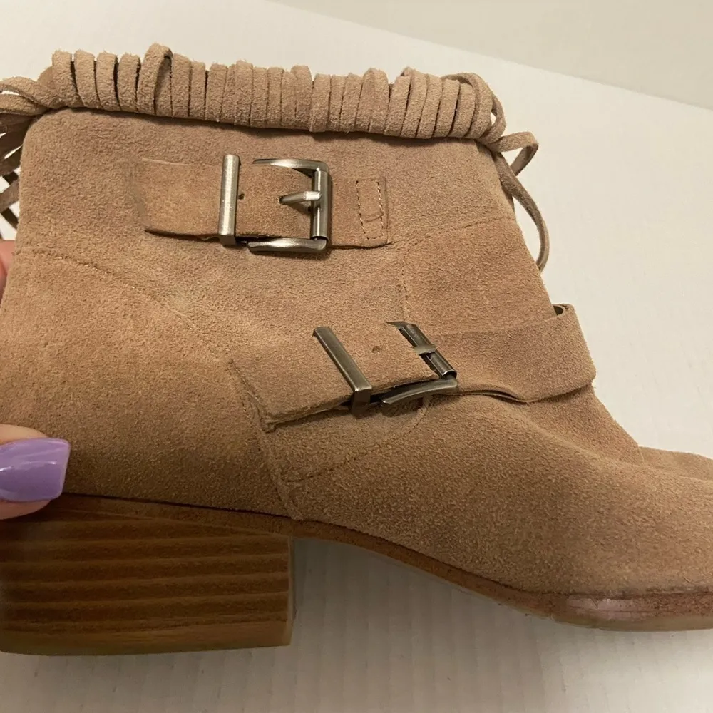 Bcbg Generation fringe festival boots. Tan women size 7.5 - Image 8