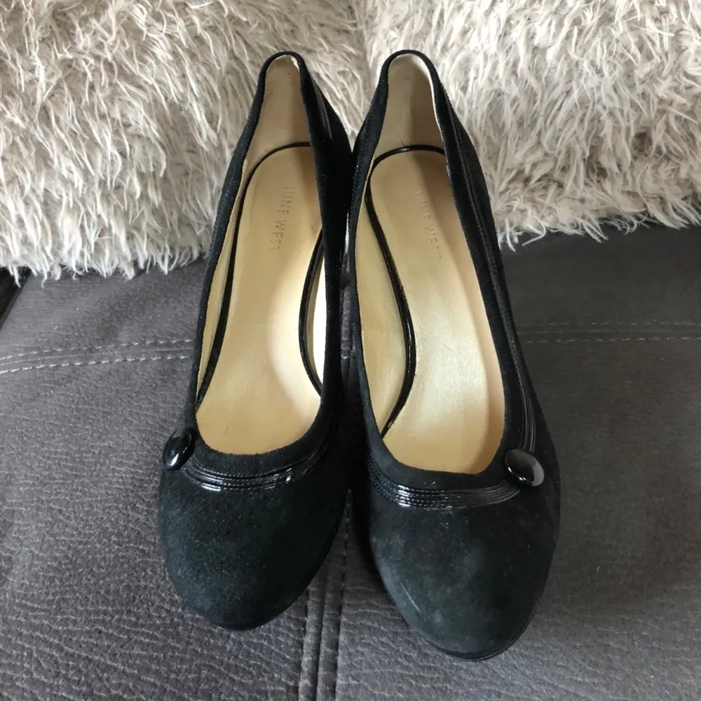 NINE WEST Black Suede Heels Size 8.5 - Image 3