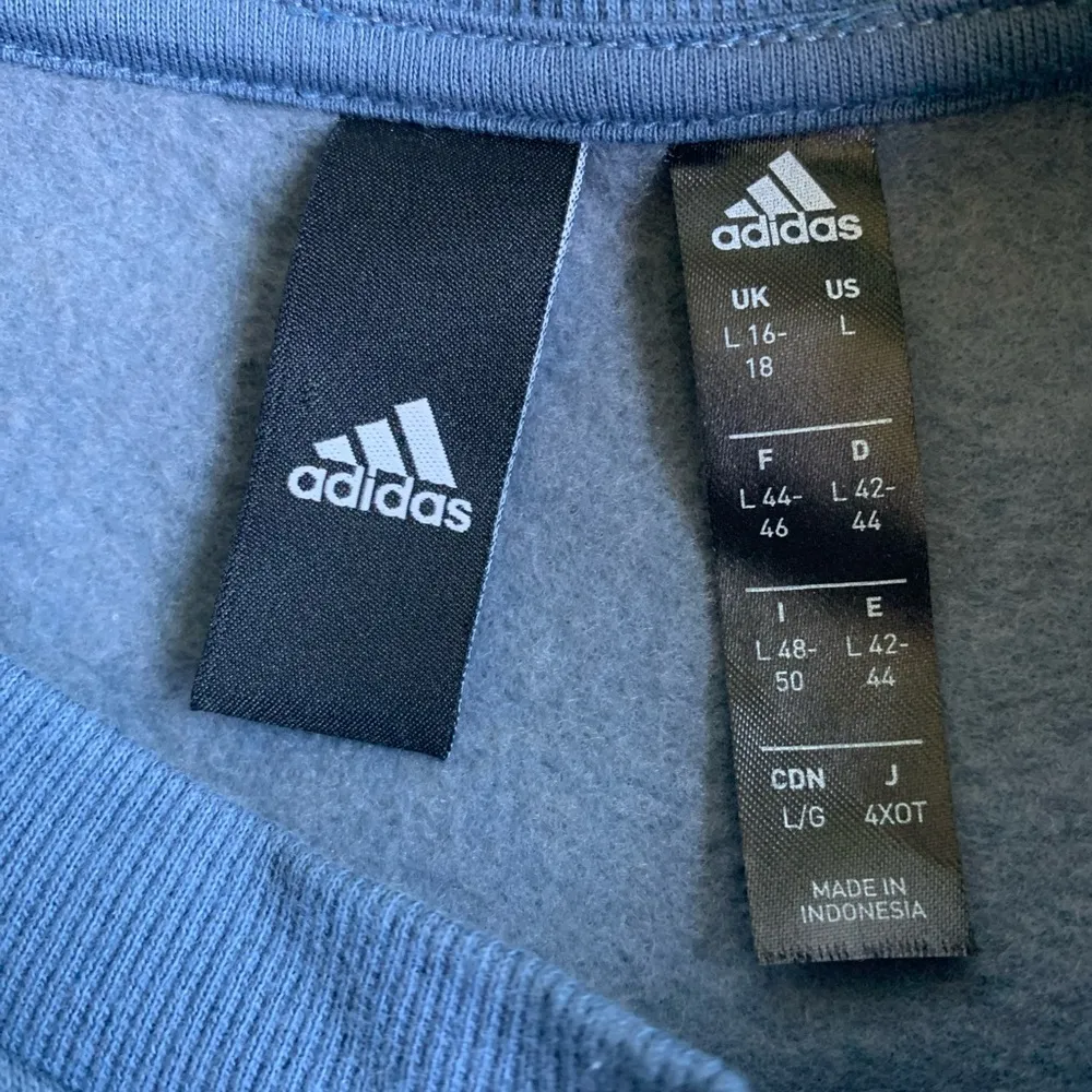 Adidas Colorblock cropped large sweatshirt - Image 3
