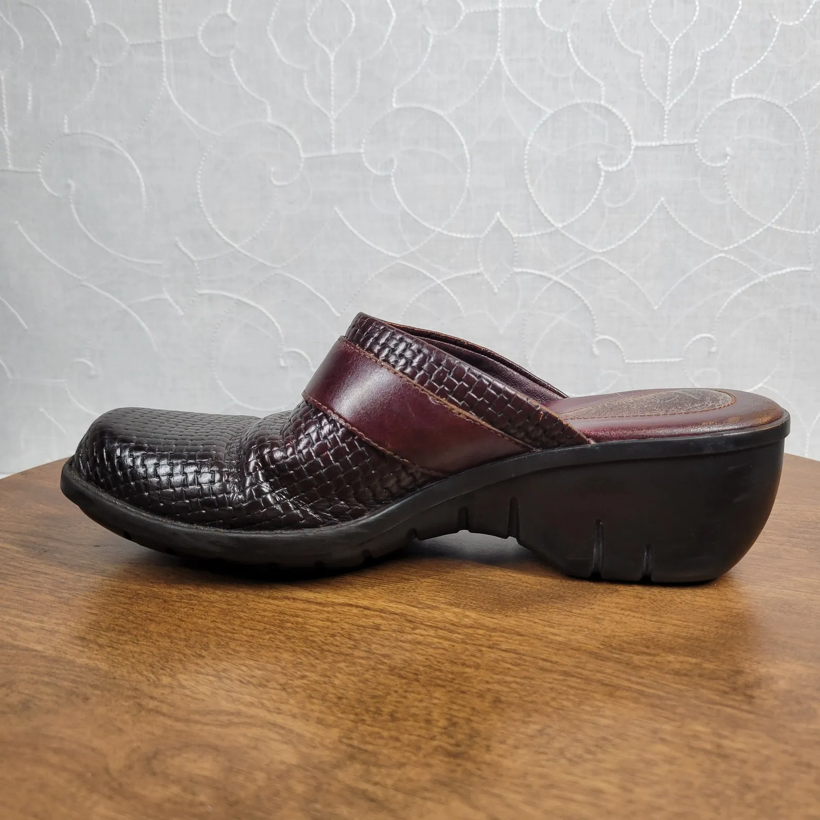 Clarks Artisan Womens Shoes 7.5 Burgandy Weaved Leather Buckle Slip‎ On Mules - Image 2