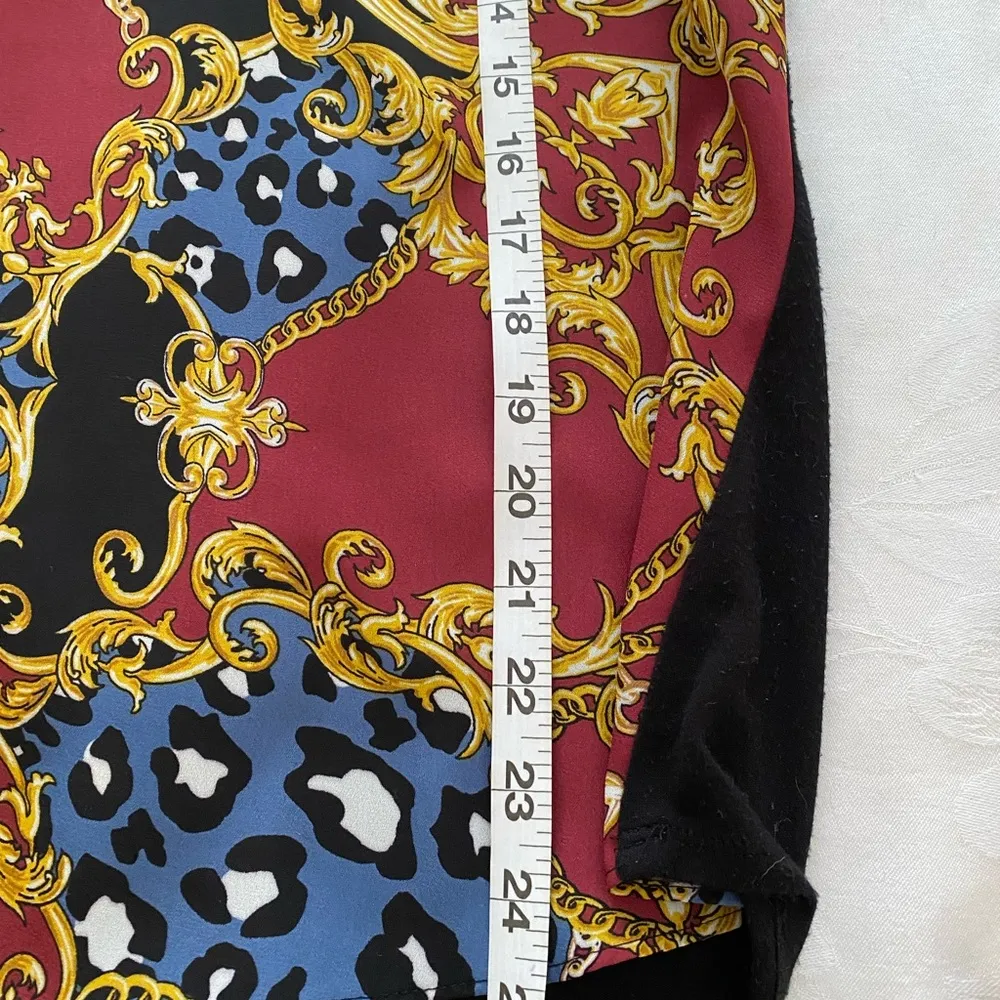 A Byer V Neck Cap Short Sleeve Chain Animal Print Black Burgundy Top L - Image 4