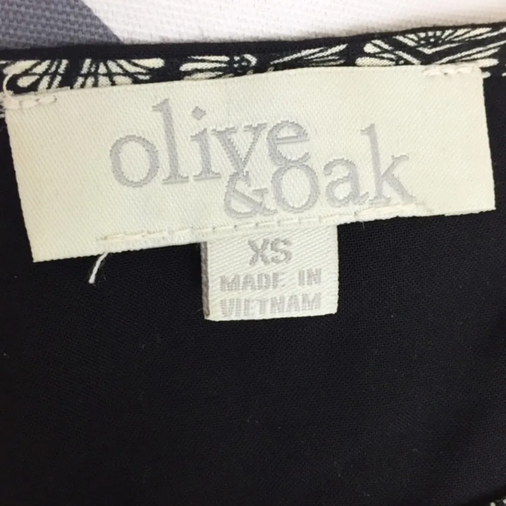 OLIVE & OAK Top - Image 6