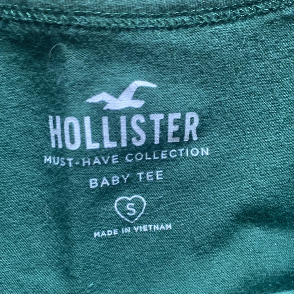 Hollister Green Baby Tee - Image 4
