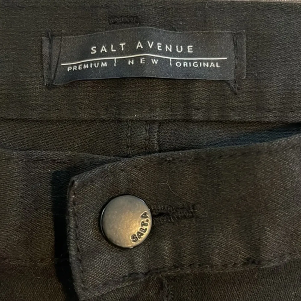 Women's Salt Avenue Slim Leg Cut Off 5 Pockets Black Jeans 03 Size 32x30.5" EUC - Image 3