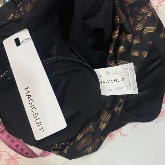 Magicsuit NWT $176 La‎ Paz Goddess Convertible One - Image 11