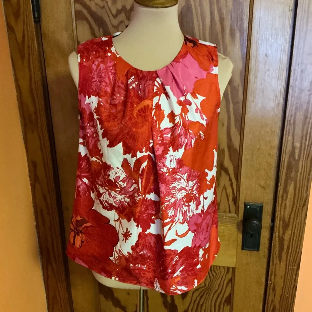 Bright red n orange floral dressy sleeveless blouse - Image 5