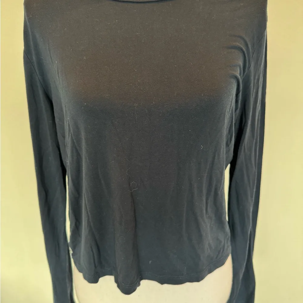 Senita Refresh Cropped Long sleeve Navy | GUC | Medium | Discontinued - Image 4