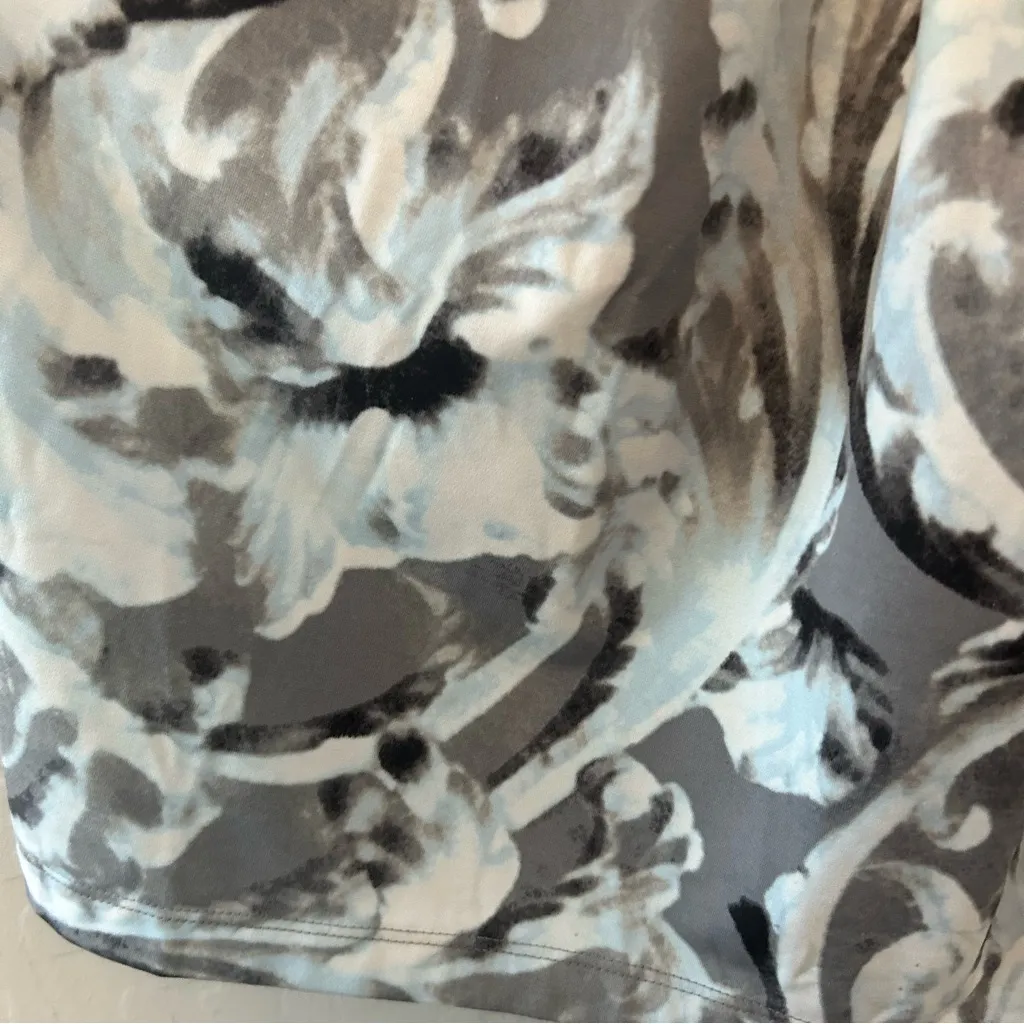 ⭐️Simply Vera Vera Wang gray and light blue floral sleeveless dress size small - Image 11