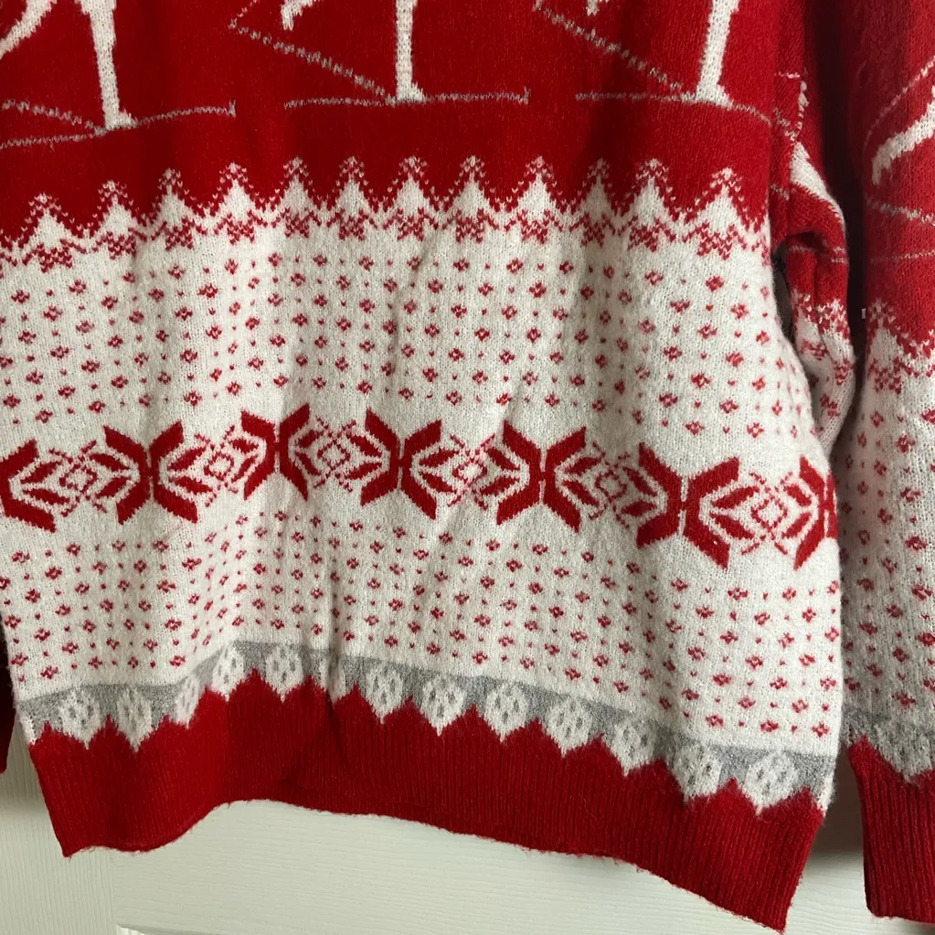 COCOBLEU WOMAN’S SKI SNOWFLAKE
CHRISTMAS COZY SWEATER Size medium Red - Image 6