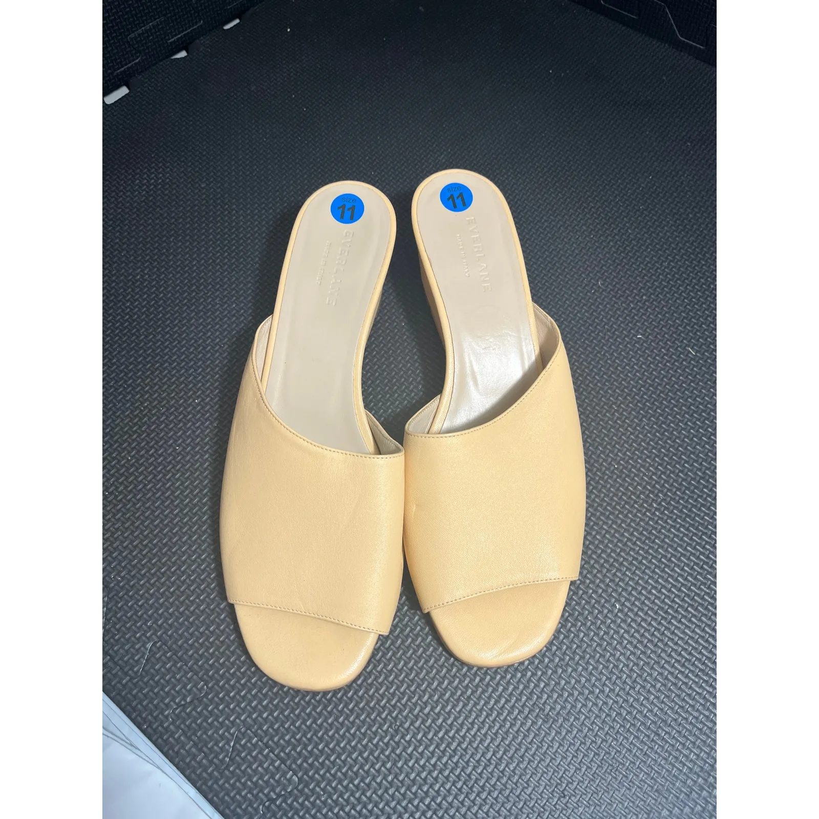 Everlane The Wedge Leather‎ Sandal in Apricot Womens Shoes size 11 Made In Italy - Image 2