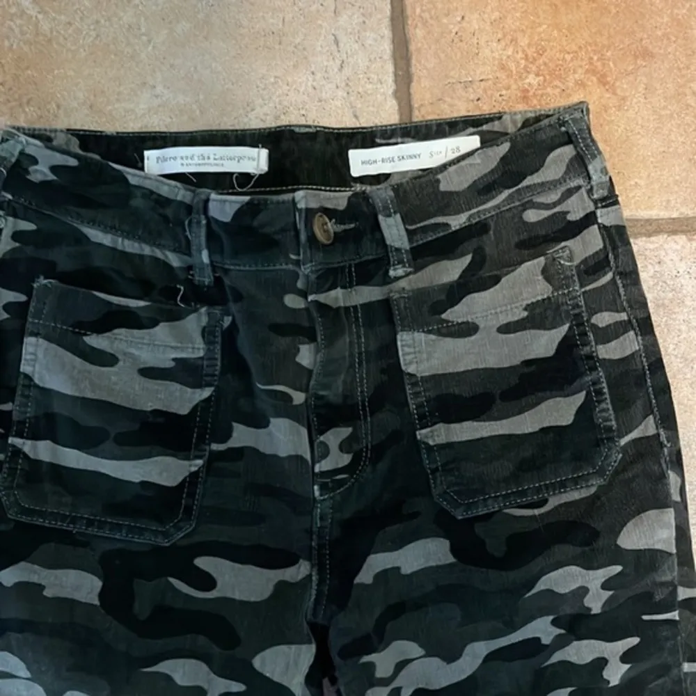 Pilcrow and the letterpress high rise, skinny corduroy pants in camouflage green - Image 3