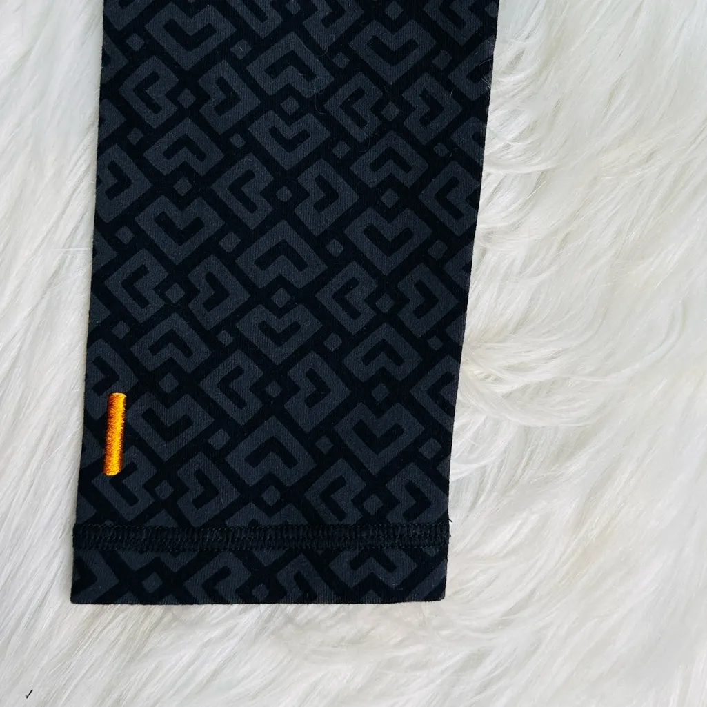 Lucy Black and Gray Patterned Leggings - Image 5