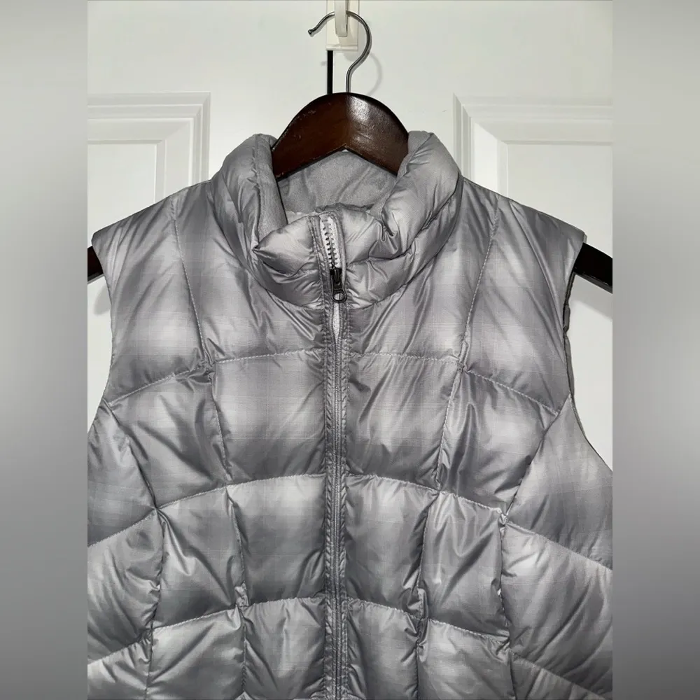 Eddie Bauer Down Puffer Vest Womens M EB650 Silver Full Zip Lightweight Pockets - Image 2