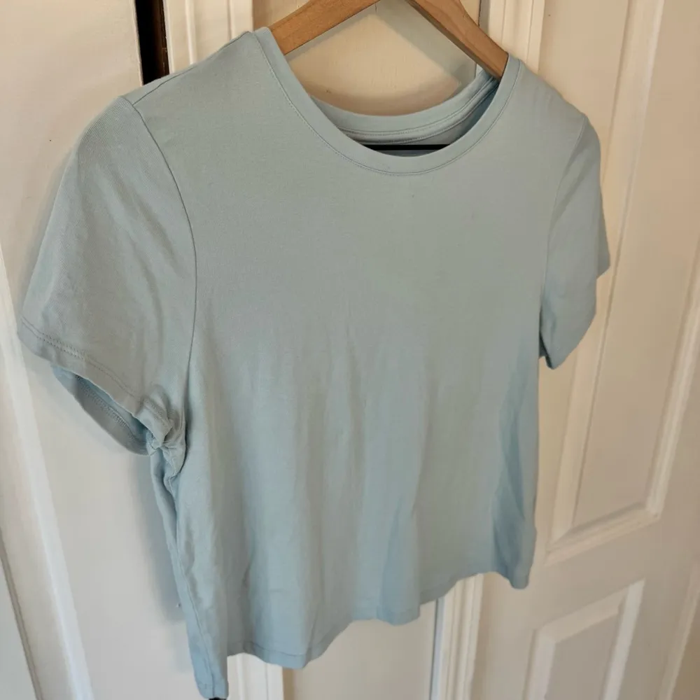 Old Navy Baby Blue Short Sleeve Basic Shirt Women’s Size Large - Image 2