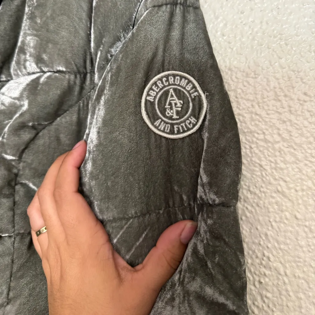 Abercrombie & Fitch women’s Olive velvet lined Puffer Jacket Size S - Image 8