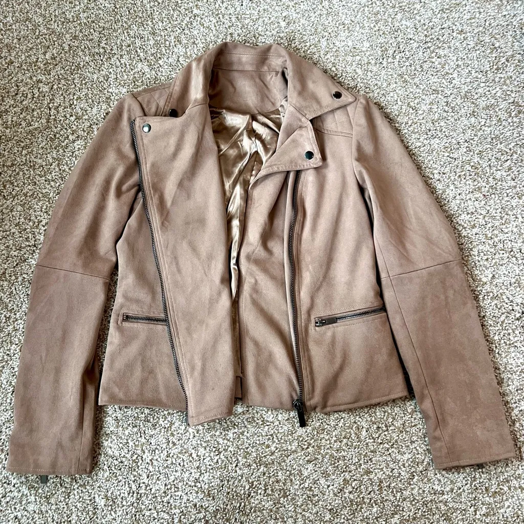 Kut from the Kloth Quinn Faux Suede Moto Jacket Buff Tan Zip Front Sz Medium - Image 5