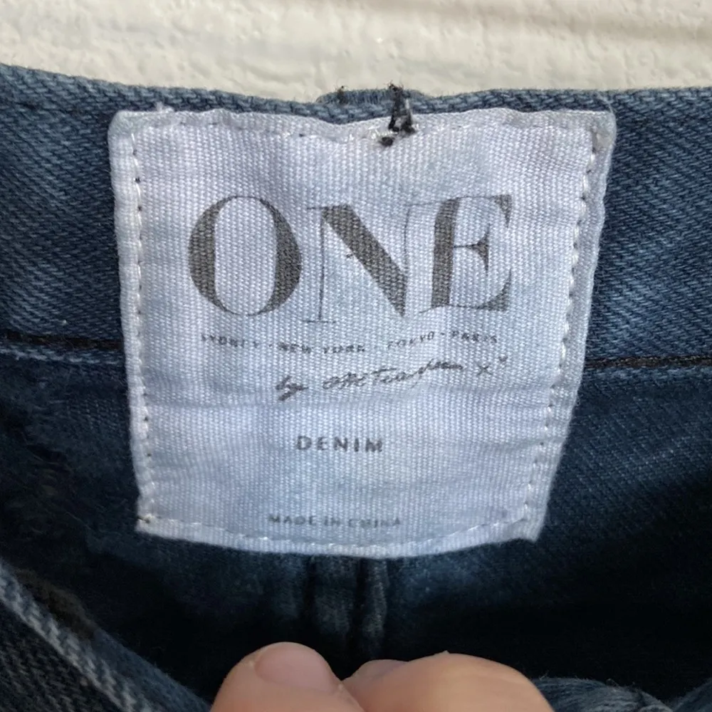 ONE Teaspoon Hawks Relaxed fit High rise twisted cuff hem size 25 Jean shorts - Image 2