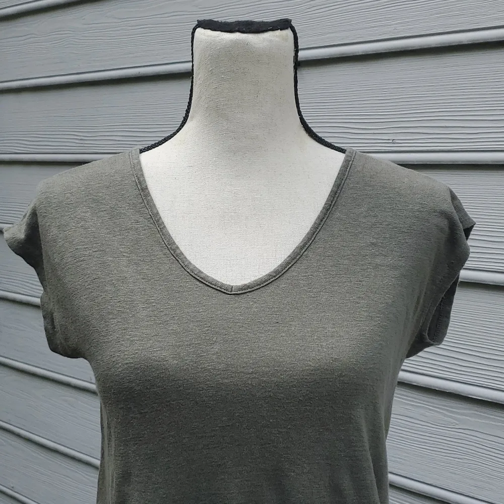 Cynthia Rowley Linen V-Neck  Cap Sleeve Top with Open Back - Image 3