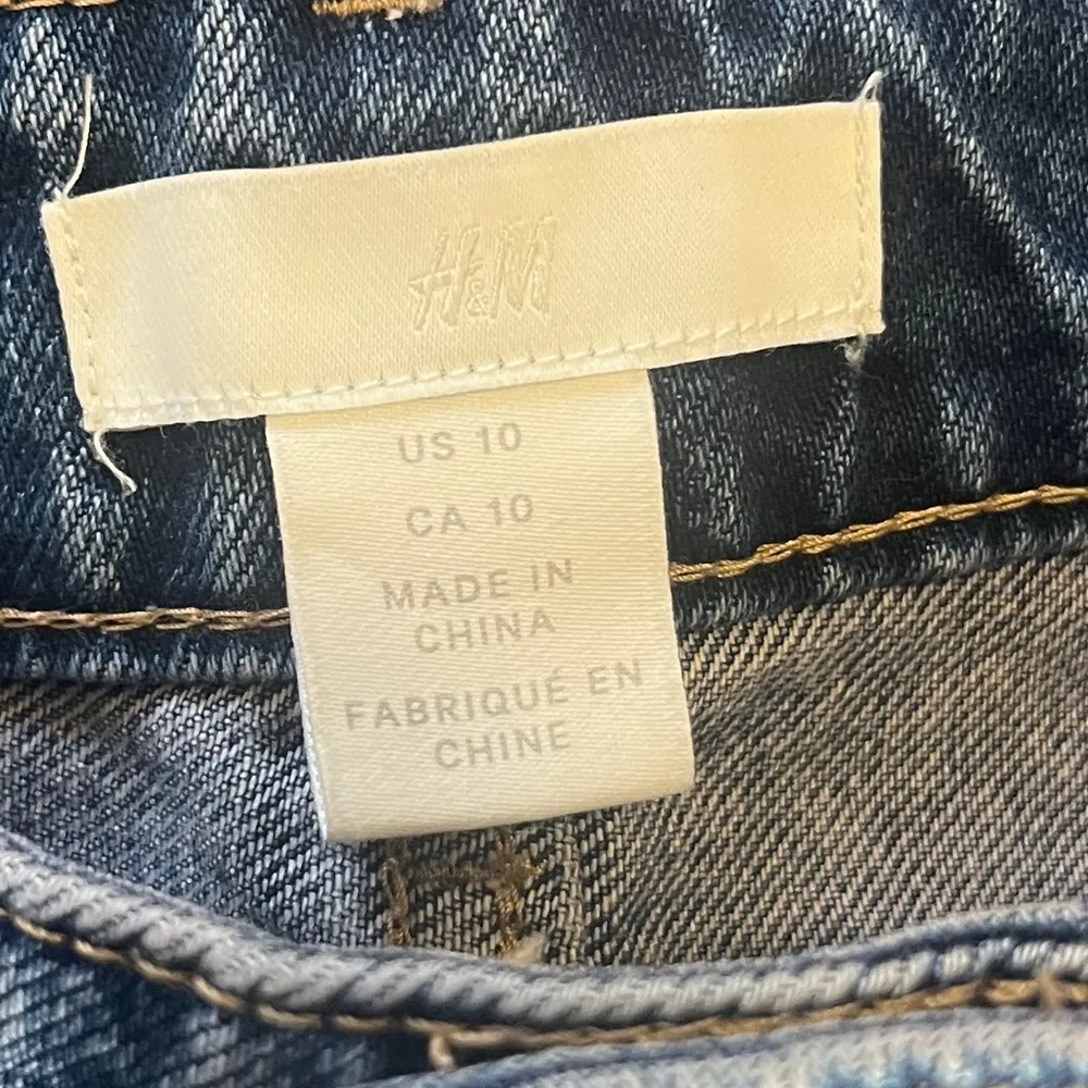 H&M Straight Denim Jeans Women Size 10 Medium Wash Ankle Slit Urban Edgy Modern - Image 6